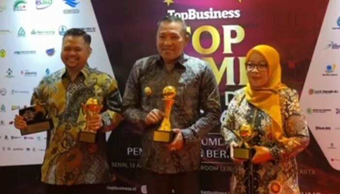 Borong Penghargaan TOP BUMD Awards 2026, Bupati Sampang dan BPRS Ukir Sejarah Nasional