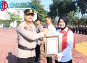 Kapolres Gresik Beri Penghargaan 13 Personel Berprestasi dan Satu Warga Sipil