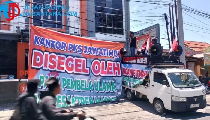 Tuntut Pemecatan Aboe Bakar Al-Habsyi, Aliansi Madura Indonesia Geruduk Kantor PKS Jatim