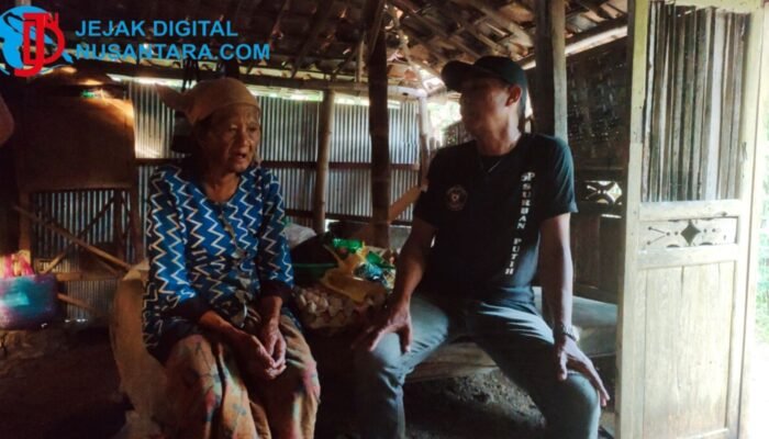 Ketua AWAS Sambangi Nenek Sebatang Kara di Gulbung, Serukan Kepedulian bagi Warga Miskin