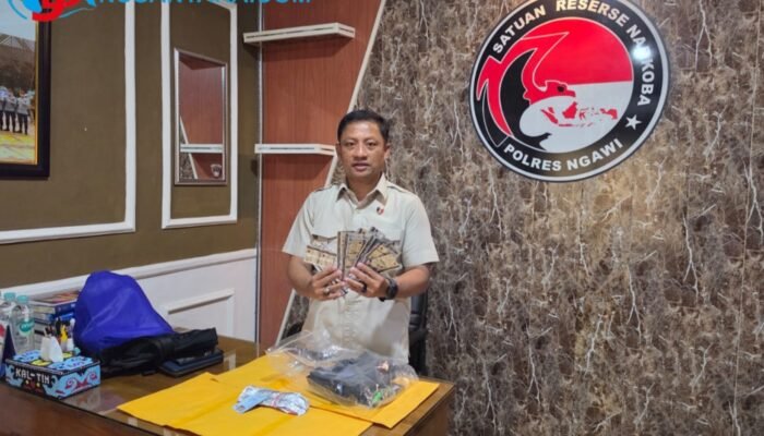 Sikat Peredaran Obat Keras Ilegal, Satresnarkoba Polres Ngawi Ringkus Pemuda di Sine