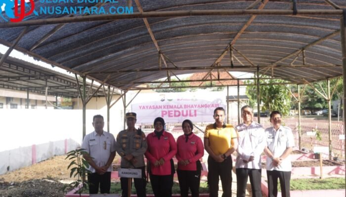 Peringati HUT Ke-46 YKB, Polres dan Bhayangkari Sampang Hijaukan Kawasan Aspol