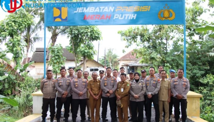 Respons Cepat Keluhan Warga, Kapolres Sumenep Pimpin Langsung Perbaikan Jembatan Rusak di Desa Babbalan