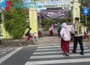 Wujudkan Pelayanan Prima, Wakapolres Sampang Turun Langsung Pimpin Gatur Lalin Pagi