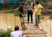 Wujud Bakti Polri, Polres Sampang Renovasi Jembatan Gantung Merah Putih di Desa Tanggumong