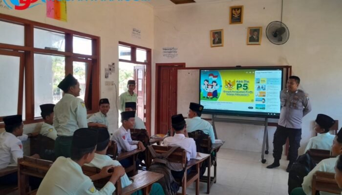 Perkuat Karakter Santri, Sat Binmas Polres Pamekasan Gelar Sosialisasi di PP Sabar