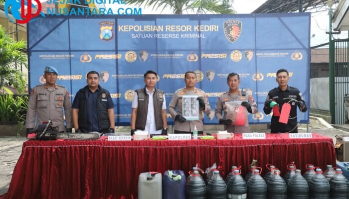 Polres Kediri Gulung Mafia Illegal Logging dan Penimbun BBM Subsidi