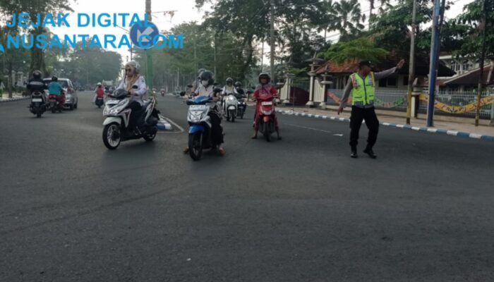 Wujudkan Kamtibselcarlantas, Polres Pamekasan Intensifkan Pengaturan Lalu Lintas Pagi