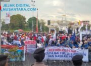 May Day 2026: Ribuan Buruh Kepung Kantor Gubernur Jatim, Tagih Janji Sejahtera dan Tolak Upah Murah