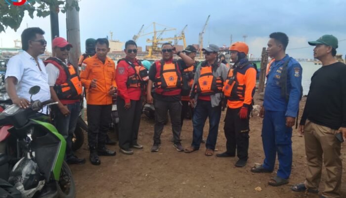 Kapal Pengangkut 3 Ton Besi Tua Karam di Perairan Gresik: 1 Tewas, 2 Selamat, 2 Masih Hilang