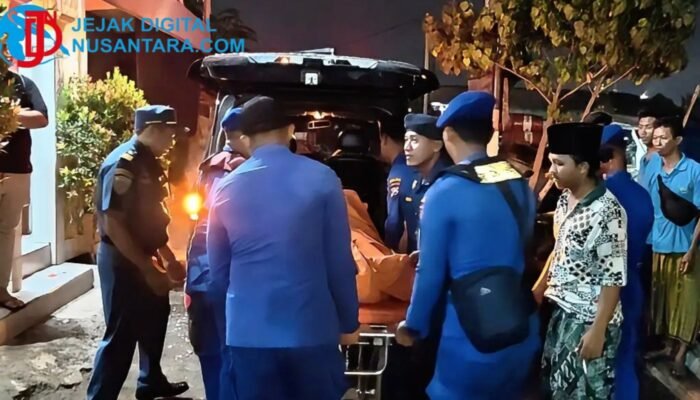 Perahu Muatan 3 Ton Besi Tua Tenggelam di Gresik: 1 ABK Tewas, 2 Hilang, Satpolairud Lakukan Pencarian Intensif