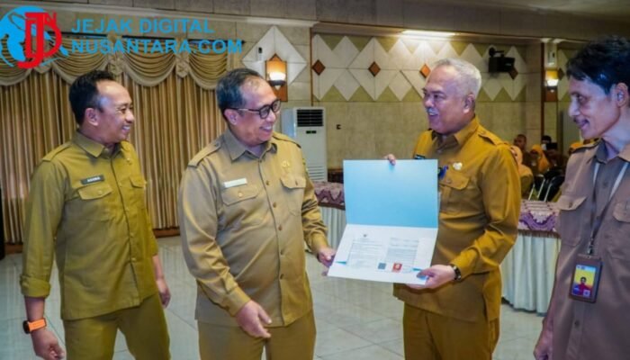 Sekda Gresik Serahkan SK ASN: Dari Apresiasi Purna Tugas Hingga Inovasi Kenaikan Pangkat Tiap Bulan