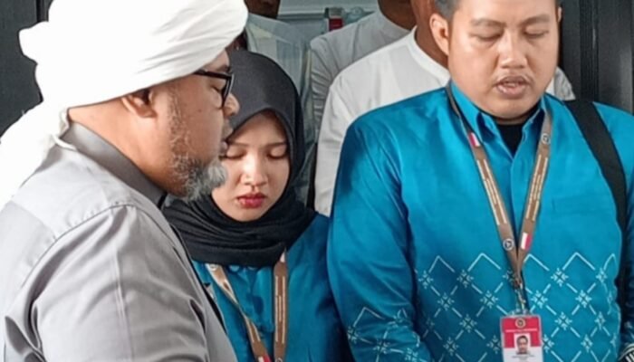 Ketua DPRD Sampang Berangkat Haji, Bupati Aba Idi Lepas 618 Jamaah Kloter 67 dan 68