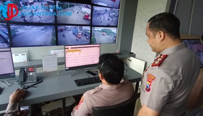 Pastikan Pelayanan Publik Prima, Kapolres Gresik Sidak Layanan SKCK hingga Hotline 110