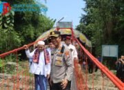 Kapolres Sampang Resmikan Jembatan Gantung Presisi Merah Putih di Desa Tanggumong