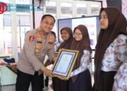 Wujud Kepedulian, Kapolres Gresik dan Ketua Bhayangkari Beri Apresiasi Guru serta Siswa Berprestasi SLB Kemala Bhayangkari 2
