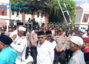 Tuntut Hukuman Maksimal Penganiaya Guru Tugas Ponpes, Massa Ancam Lumpuhkan Sampang