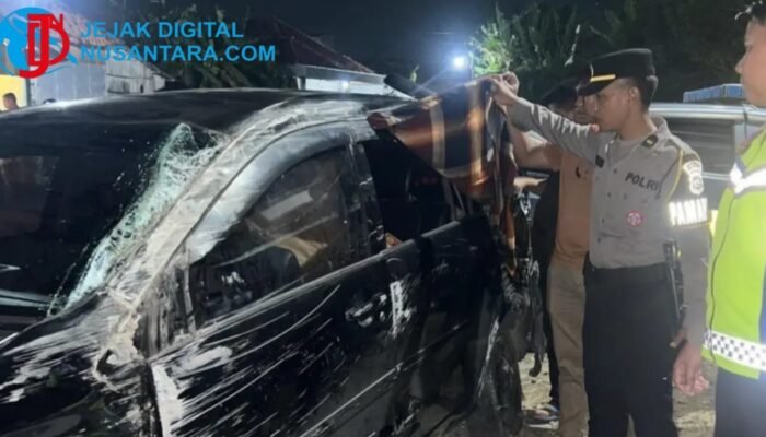 Diduga Angkut Rokok Ilegal, Sebuah Mobil Mengalami Kecelakaan Tunggal di JLS Sampang