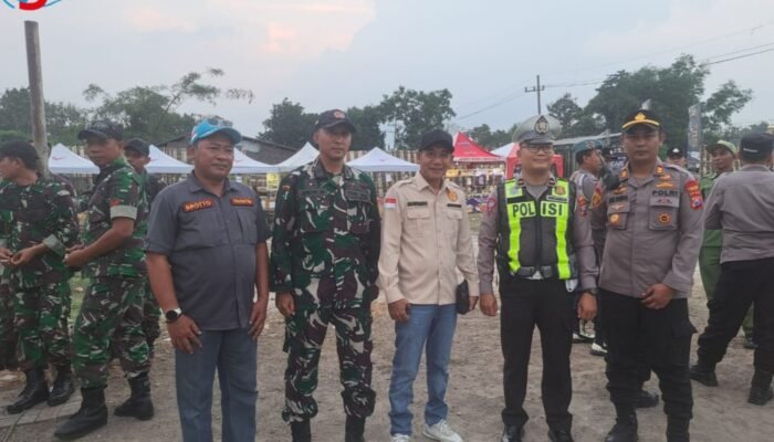 Antisipasi Gesekan Atribut, Kapolsek Menganti Pimpin Pengamanan Ketat Gebyar UMKM Sidojangkung