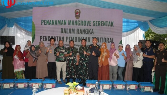 Mangrove Menjadi Benteng Alami Abrasi Pantai Surabaya