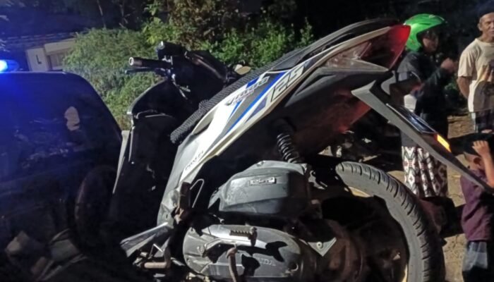 Kecelakaan Maut di Omben Sampang: Pemotor Tewas Usai Tabrak Mobil Feroza yang Mogok