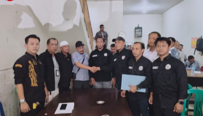 Diduga Intimidasi Nasabah, KSP Kemuning Mitra Persada Sidoarjo Didemo Warga dan YALPK