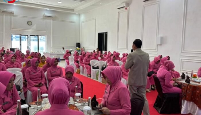 Tingkatkan Profesionalisme, Bhayangkari Polres Pamekasan Gelar Pelatihan Table Manner