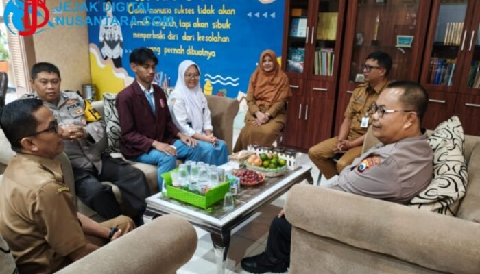 Cegah Kenakalan Remaja dan Judi Online, Kapolsek Klojen Perkuat Mental Siswa SMAN 4 Kota Malang