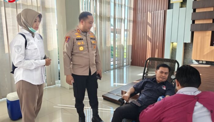 Sambut HUT Bhayangkara ke-80, TNI-Polri di Gresik Gelar Aksi Donor Darah Kemanusiaan