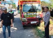 Pemotor Remaja Tabrak Truk di Jalan Raya Boboh Gresik, Polsek Menganti Evakuasi Korban dan Urai Kemacetan