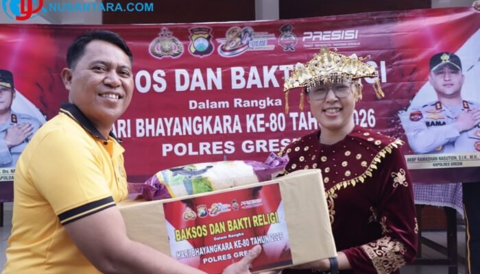 Sambut HUT Bhayangkara ke-80, Polres Gresik Sebar Bansos dan Bersihkan 4 Rumah Ibadah Lintas Agama 