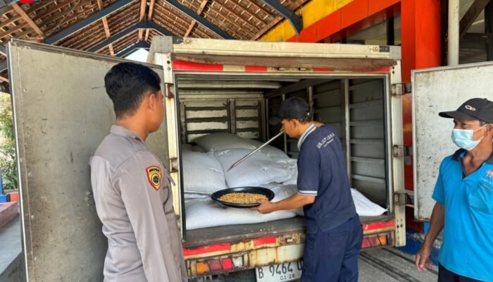 Sokong Ketahanan Pangan, Polres Pelabuhan Tanjung Perak Kawal Distribusi 1 Ton Jagung Petani ke Bulog