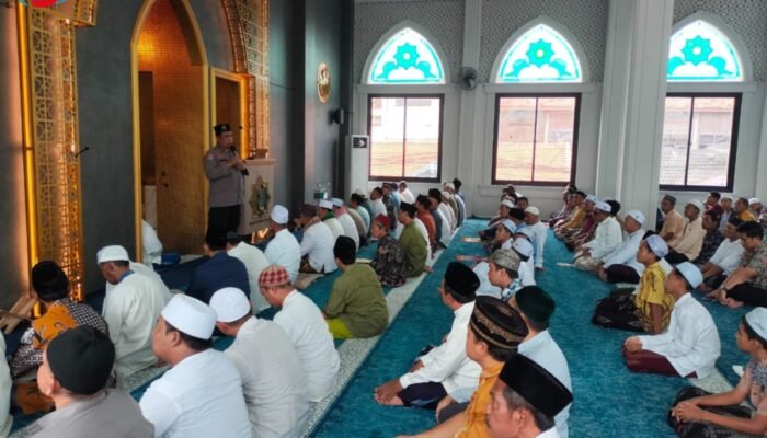 Sejukkan Suasana Lewat Mimbar Jumat, Polres Pasuruan Perkuat Sinergi Kamtibmas Bersama Ulama Bangil