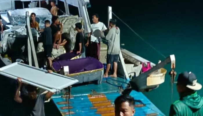 Dihantam Karang, KM LA RISKY Tenggelam di Perairan Kangean Sumenep