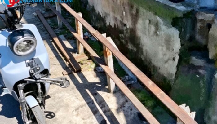Rem Blong, Motor Listrik Satu Keluarga Tabrak Pembatas Jalan di Sampang