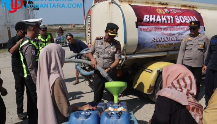 Sambut Hari Bhayangkara ke-80, Polres Sampang Salurkan 60.000 Liter Air Bersih ke Pangarengan