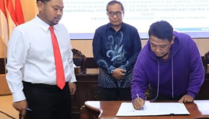Pasca-Penertiban, 43 PKL Semambung Gresik Terima Modal Rp5 Juta dan Relokasi Lahan Baru