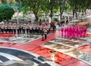 Momen Hari Bhayangkara ke-80, Polda Jatim Ziarah dan Tabur Bunga di TMP 10 November