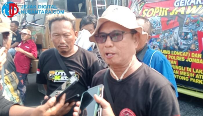Tuntut Rest Area Hingga Berantas Bajing Loncat, Puluhan Sopir Truk Seruduk Kantor Dishub Jombang