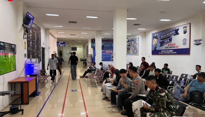 Kreatif! Satpas Colombo Surabaya Gelar Nobar Piala Dunia 2026 Bersama Pemohon SIM