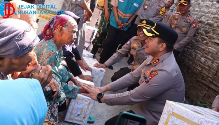 Polres Lamongan Bedah Rumah Warga Tak Layak Huni dan Salurkan Bansos Jelang Hari Bhayangkara ke-80