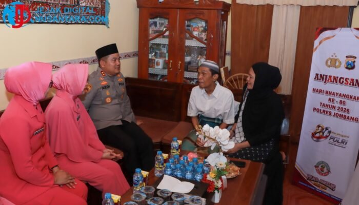 Sambut HUT Bhayangkara ke-80, Kapolres Jombang Pimpin Anjangsana ke Purnawirawan hingga Anggota Sakit