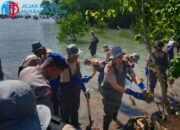 Peringati Hari Lingkungan Hidup 2026, Polres Gresik dan PT Freeport Indonesia Bersihkan Pesisir Bungah