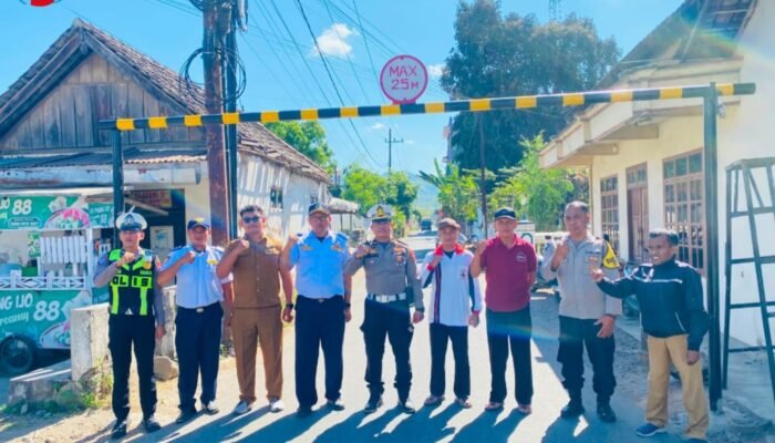Satlantas Polres Tulungagung Pasang Portal di 11 Titik Jalur Alternatif Jembatan Gondang, Truk Nakal Bakal Ditindak Tegas
