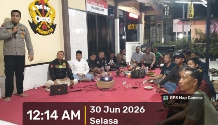 Perkuat Sinergitas Kamtibmas, Polsek Sampang Kota Gelar Nobar Piala Dunia 2026 Bersama Warga