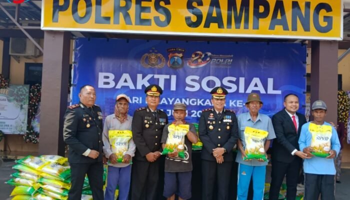 Rayakan Hari Bhayangkara, Polres Sampang Hadir Ringankan Beban Pangan Masyarakat