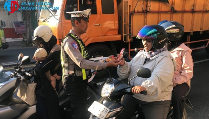 Tekan Angka Kecelakaan, Satlantas Polres Pamekasan dan Jasa Raharja Gelar Aksi Simpatik di Simpang 4 Kanginan