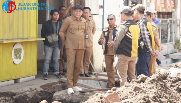 Atasi Banjir Menuju MPP, Bupati Subandi Warning Kontraktor Tuntaskan Peningkatan Jalan Bluru Kidul Tepat Waktu
