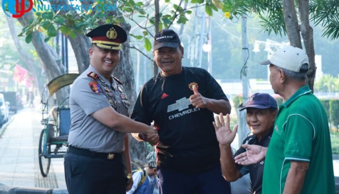 Hari Pertama Sekolah, Kapolres Gresik Turun ke Jalan Atur Arus Lalu Lintas