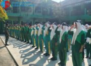 Tanamkan Nasionalisme Sejak Dini, Babinsa Balongpanggang Gembleng Kedisiplinan Siswa MTs HU lewat PBB